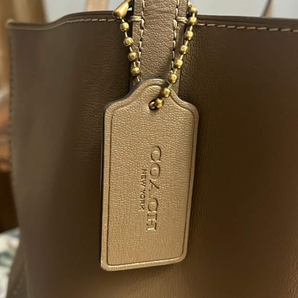 Coach North Tote - Picture 5 of 10